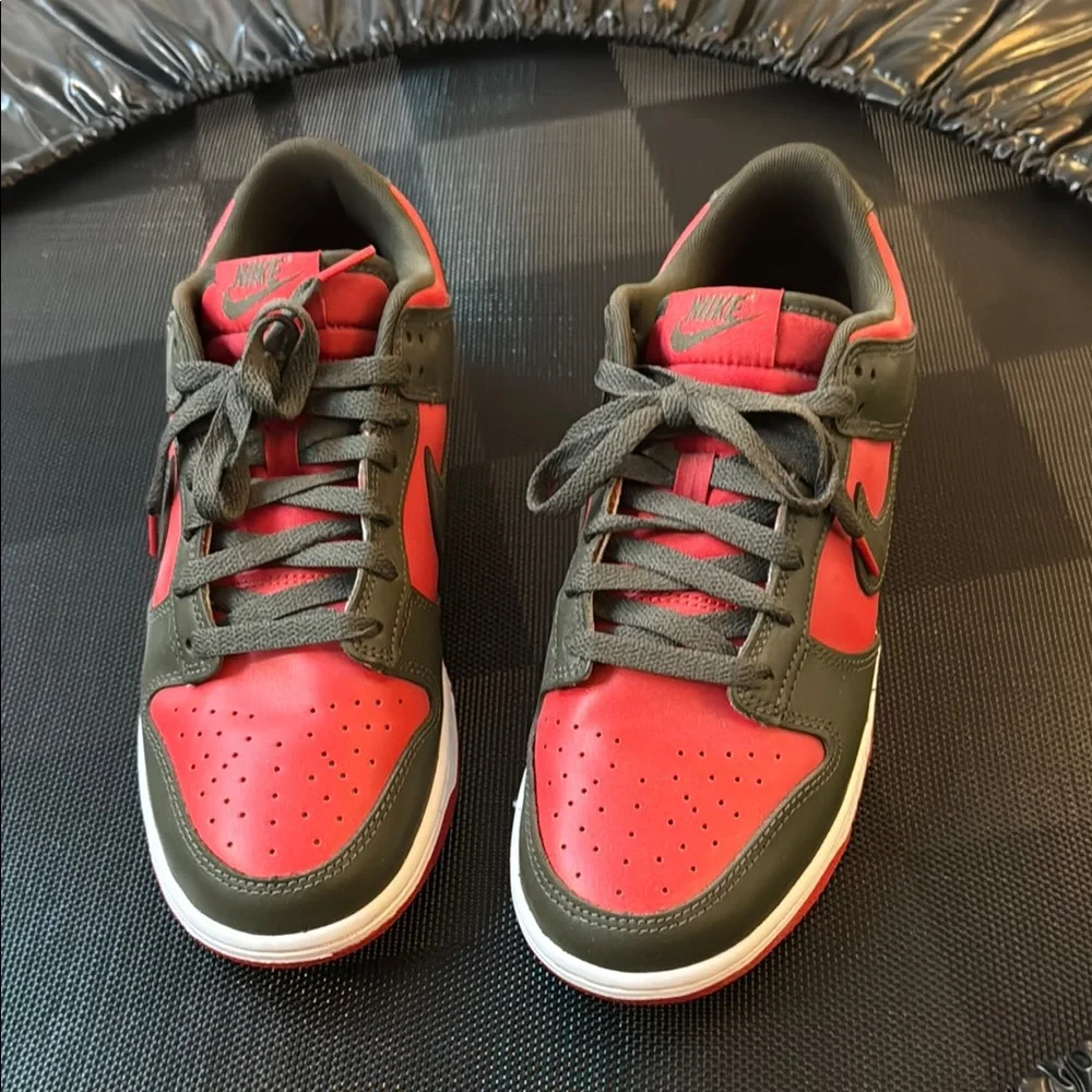 Nike Men's Red black/gray dunks - Picture 2 of 5